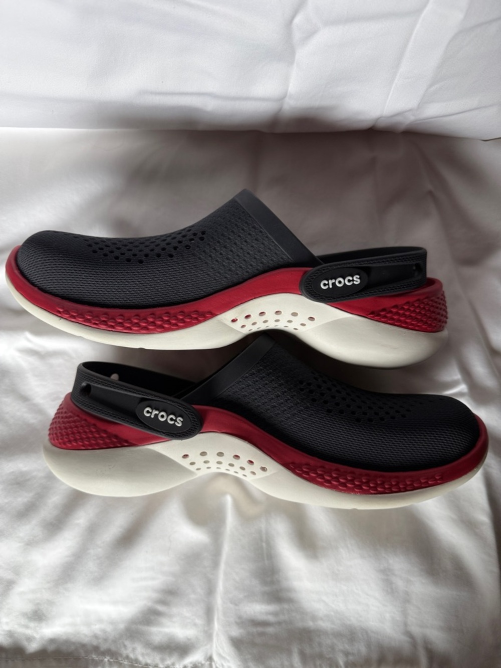 CROCS Black, Red and white Vented Clog - Picture 4 of 6